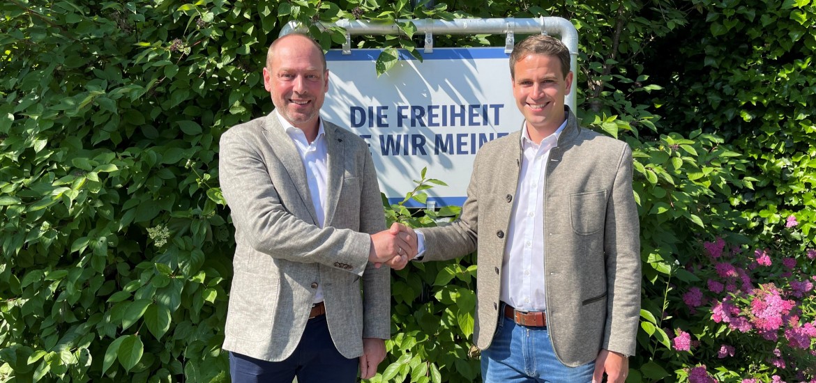 ''Hofübergabe'' bei FPÖ-Bauern: Manfred Muhr übergibt an Roman Linder